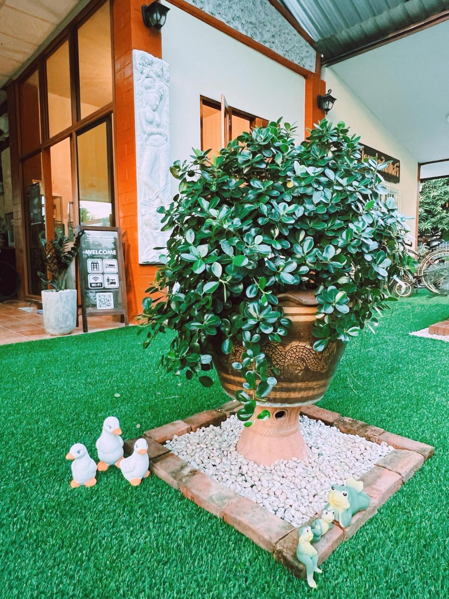 Phiphu Art And Gallery Boutique Sukhothai Buitenkant foto
